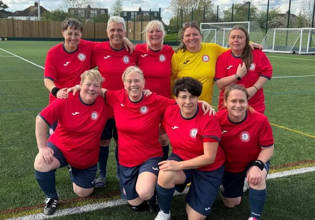 In the Women’s Championship, Pirates started with a 0-0 draw against Billericay Town Red, followed by a 2-0 win over Romford Randoms Yellow. Then came their first defeat of the season, 0-1 against Billericay Town White. Pirates regained form defeating Stanway Rovers (1-0) and Valley Green Emeralds (1-0). A 0-0 draw with Beacon Hill Rovers White was followed by a final win against Romford Randoms Blue 1-0. At the end of the day, Pirates had slipped to 2nd, 2 points behind the leaders, Billericay Town White.