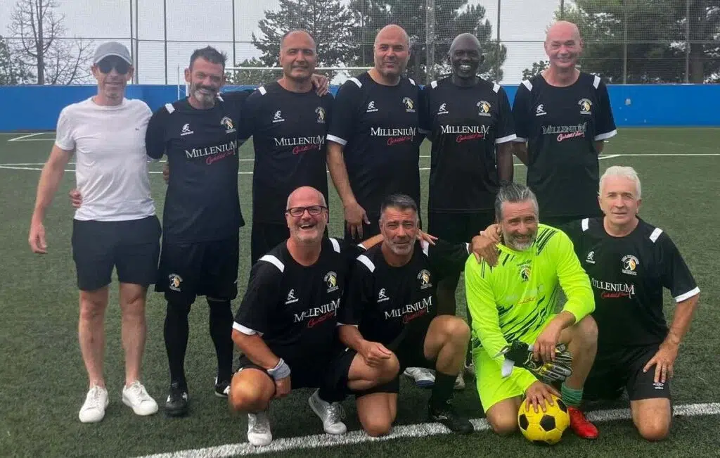 The local community are coming together in force in Calahonda this September for a really great cause. Real Calahonda Walking Football Club have joined up with Millenium Cocktail Bar to host their annual fundraising event.
Scheduled for Saturday, September 26 at 6:30pm, this wonderful gathering brings together live music and community action all in aid of the Spanish Association Against Cancer (AECC) in Malaga.